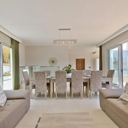 Goa - By Luxury Malta מליאהה