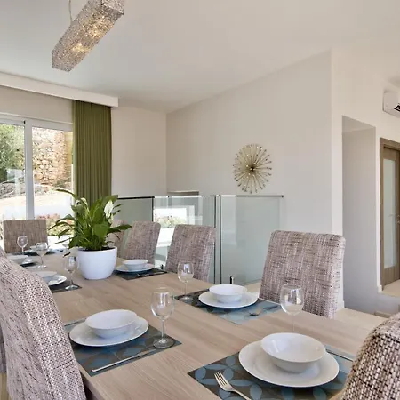 Goa - By Luxury Malta المليحة